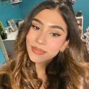 Meet your Posher, Gabriela